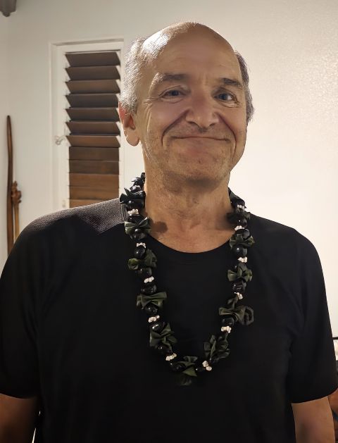 Bluelou Gets Lei'd!