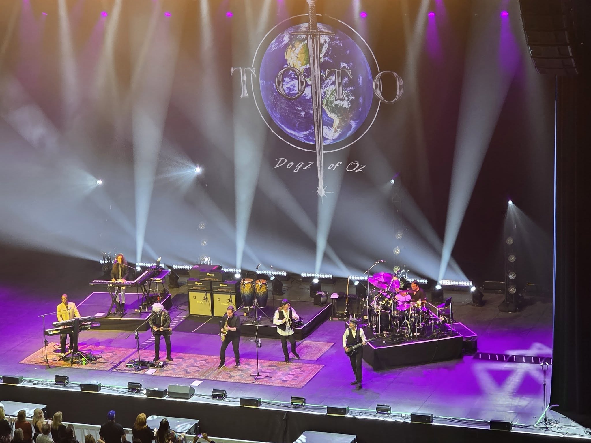 Toto Rocks The House